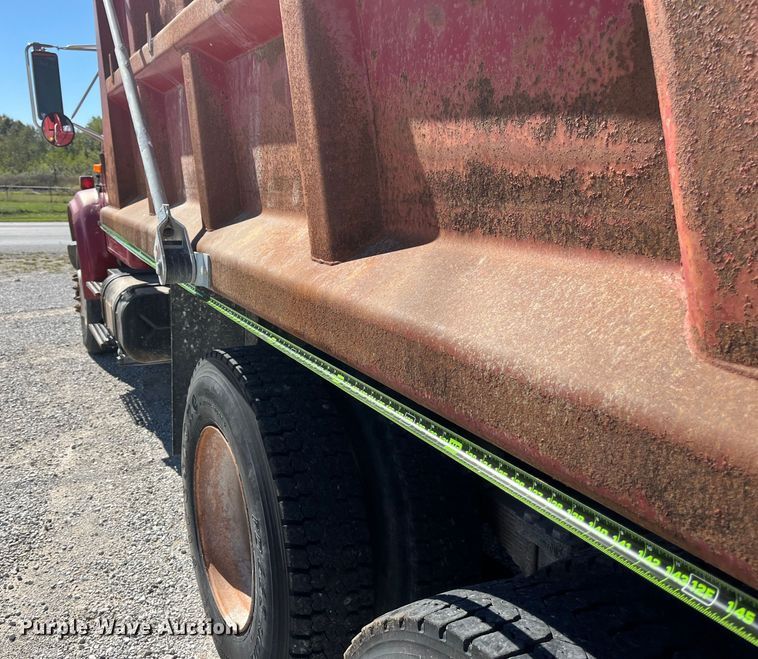 image for item ED2304 2000 International 4900 dump truck