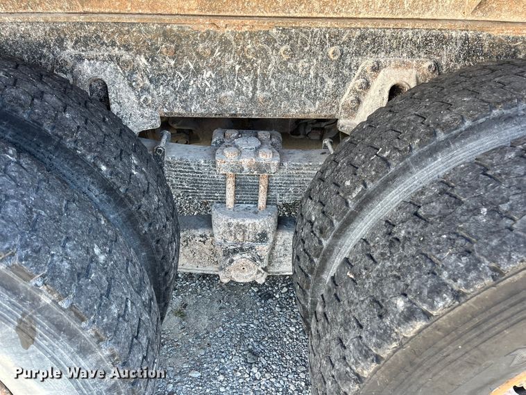 image for item ED2304 2000 International 4900 dump truck