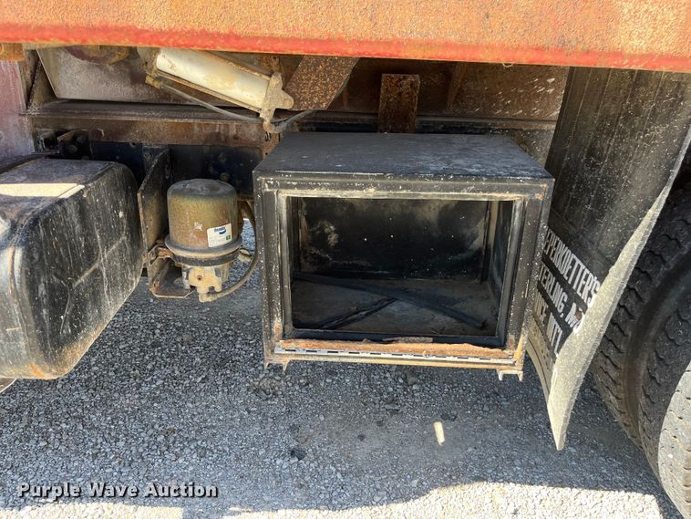 image for item ED2304 2000 International 4900 dump truck