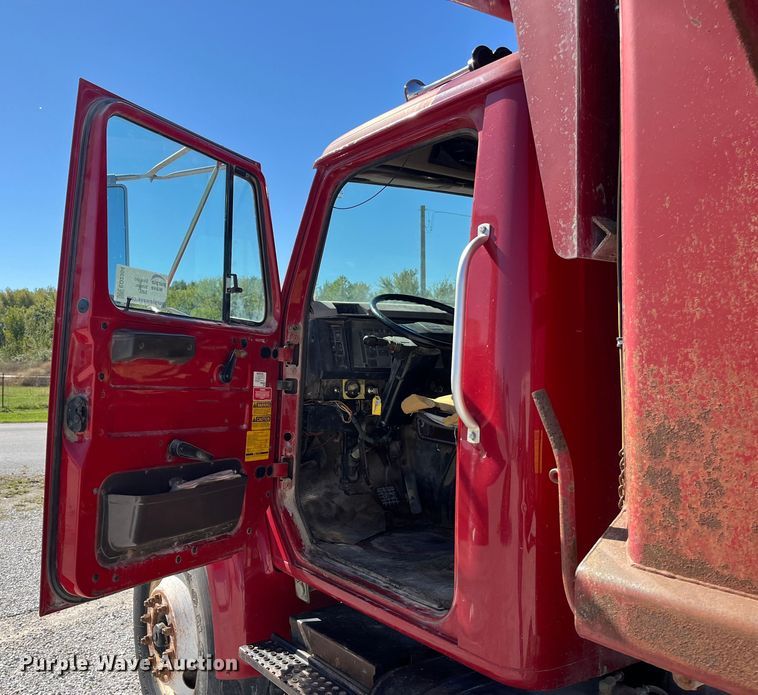 image for item ED2304 2000 International 4900 dump truck