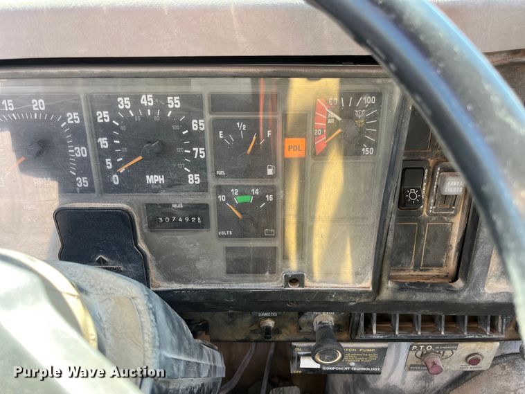 image for item ED2304 2000 International 4900 dump truck