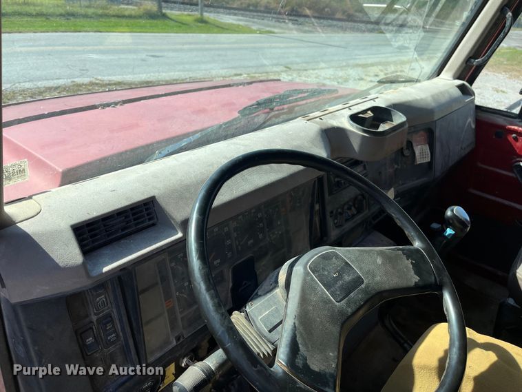 image for item ED2304 2000 International 4900 dump truck