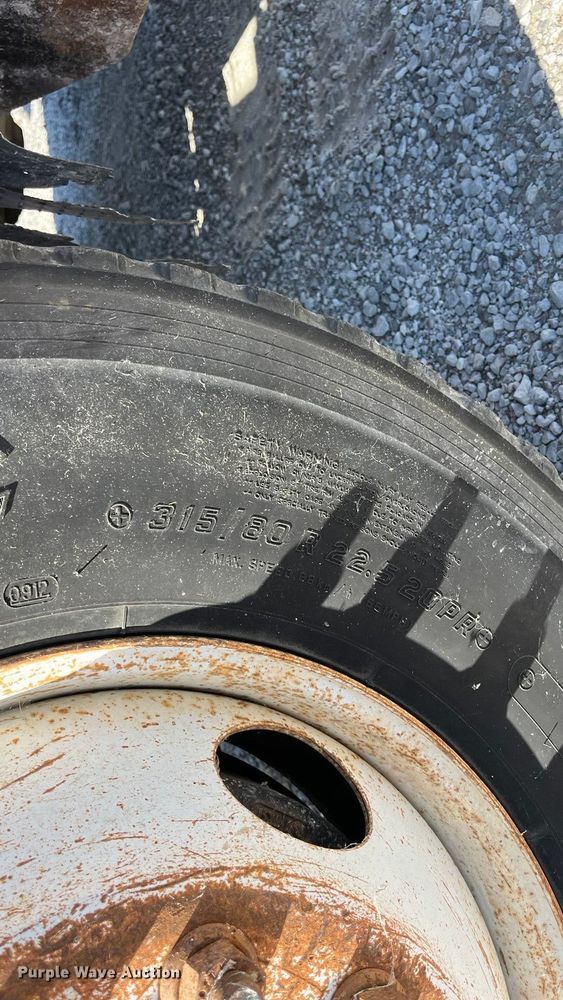 image for item ED2304 2000 International 4900 dump truck