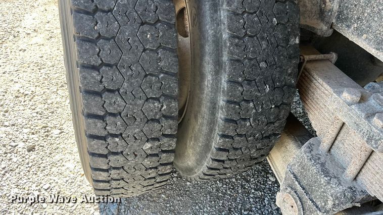 image for item ED2304 2000 International 4900 dump truck