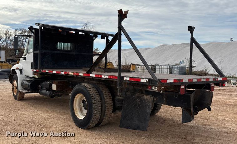 image for item ED2389 2003 International 4300 flatbed truck