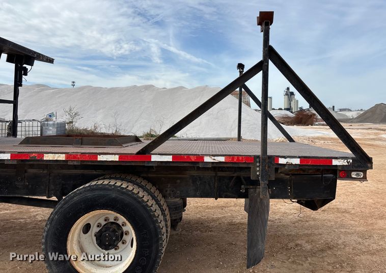 image for item ED2389 2003 International 4300 flatbed truck