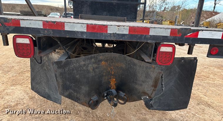 image for item ED2389 2003 International 4300 flatbed truck