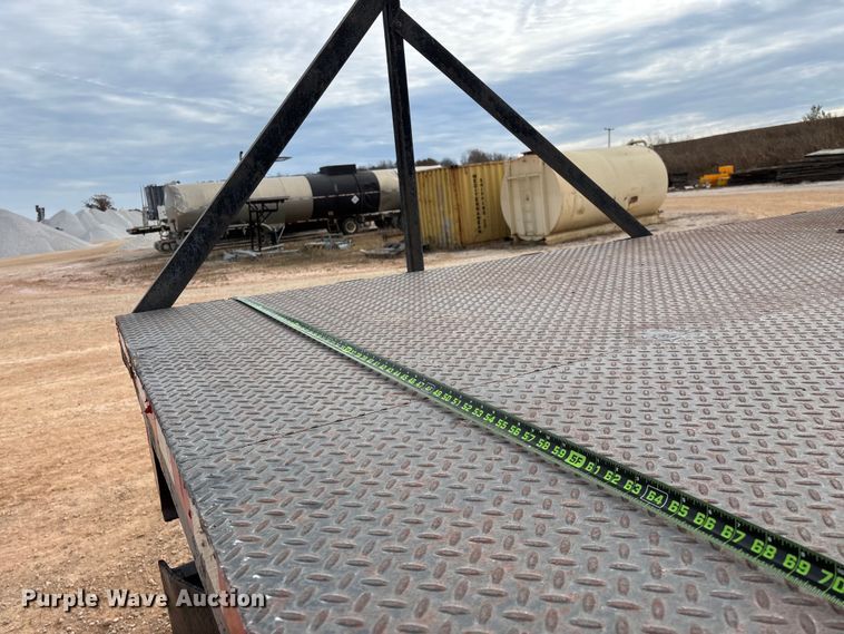 image for item ED2389 2003 International 4300 flatbed truck