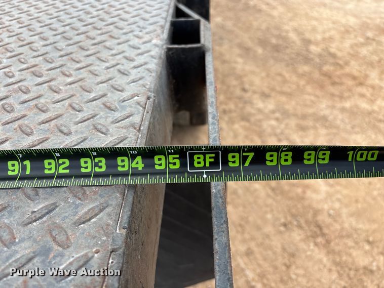 image for item ED2389 2003 International 4300 flatbed truck