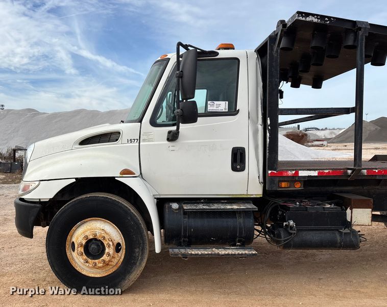 image for item ED2389 2003 International 4300 flatbed truck
