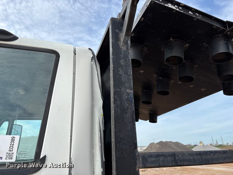 image for item ED2389 2003 International 4300 flatbed truck