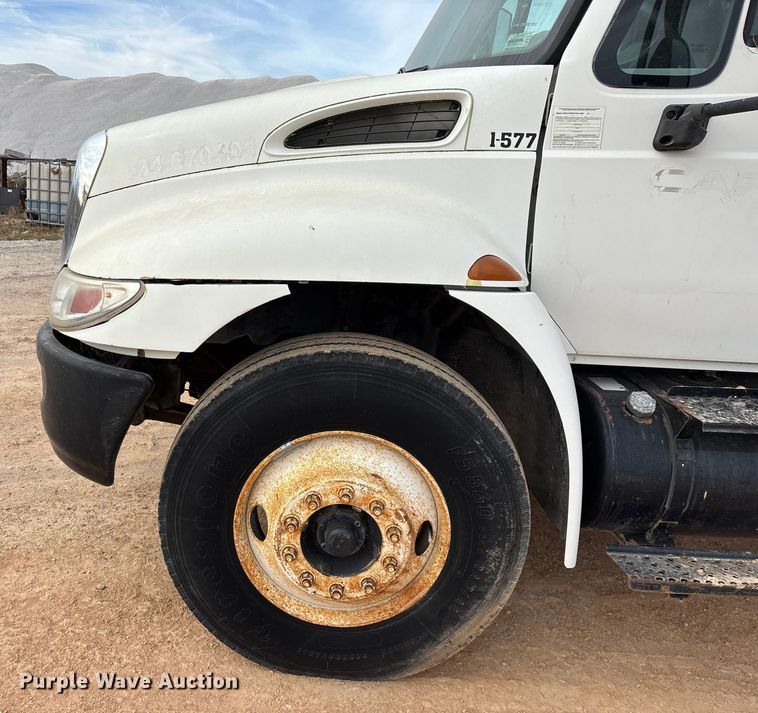 image for item ED2389 2003 International 4300 flatbed truck