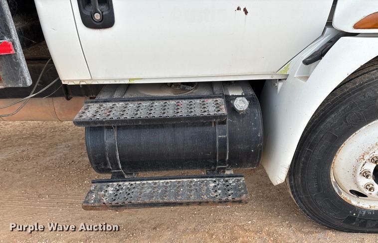 image for item ED2389 2003 International 4300 flatbed truck