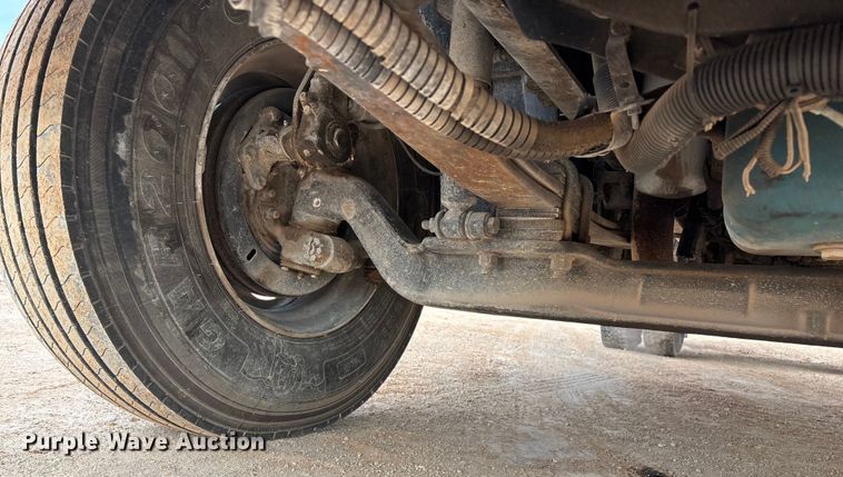 image for item ED2389 2003 International 4300 flatbed truck