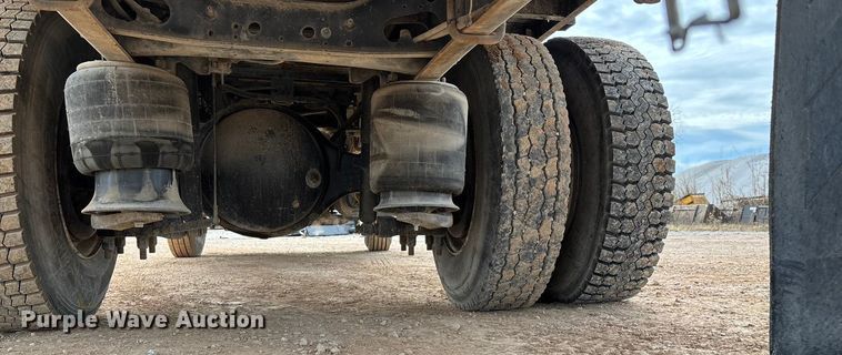 image for item ED2389 2003 International 4300 flatbed truck