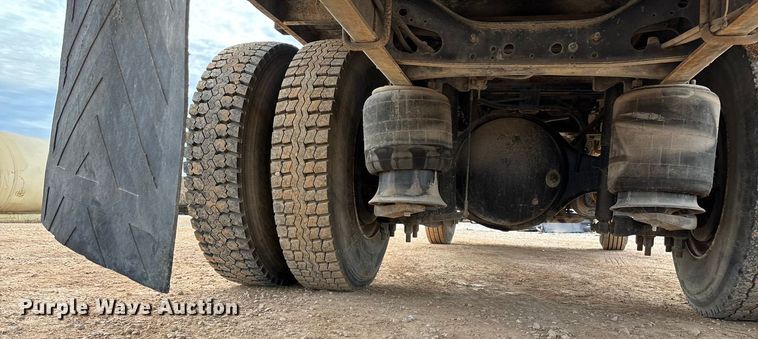 image for item ED2389 2003 International 4300 flatbed truck