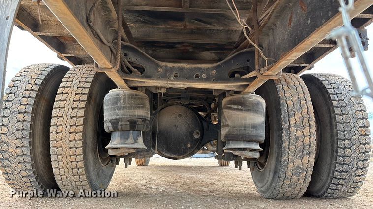 image for item ED2389 2003 International 4300 flatbed truck