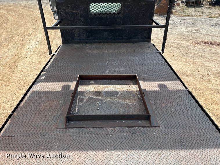 image for item ED2389 2003 International 4300 flatbed truck