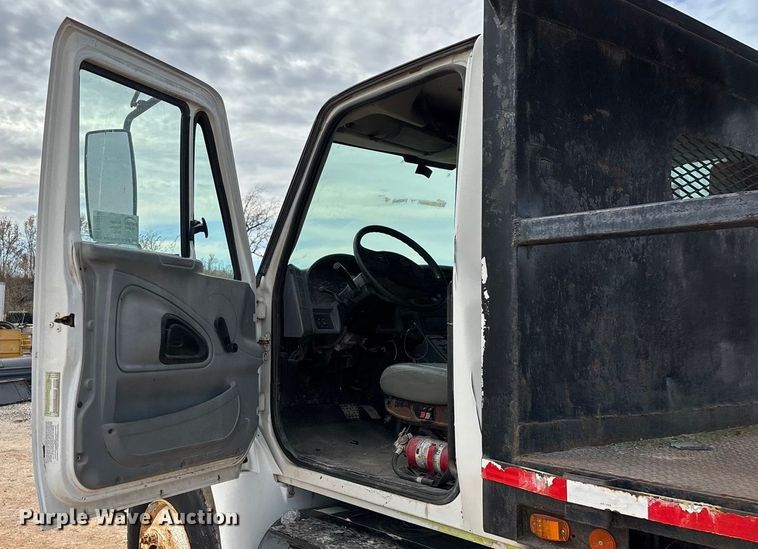 image for item ED2389 2003 International 4300 flatbed truck