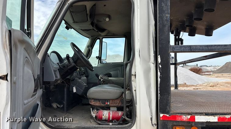 image for item ED2389 2003 International 4300 flatbed truck