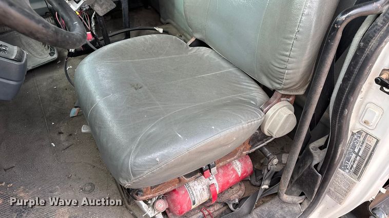 image for item ED2389 2003 International 4300 flatbed truck