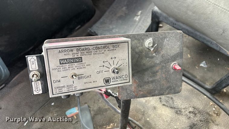 image for item ED2389 2003 International 4300 flatbed truck