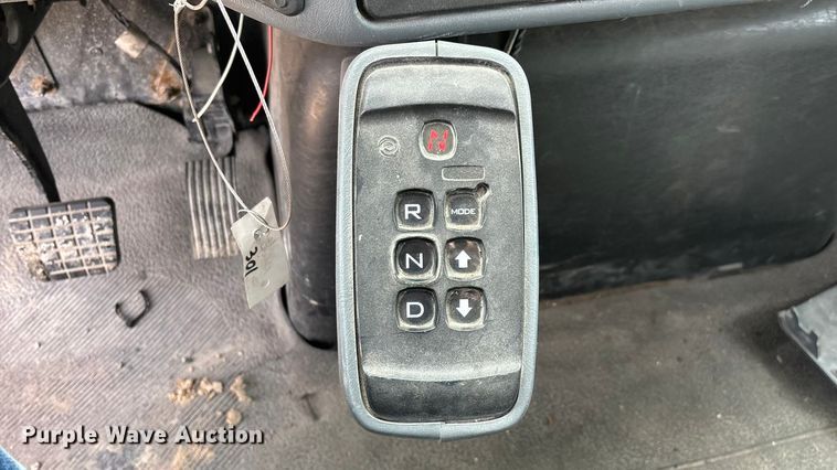 image for item ED2389 2003 International 4300 flatbed truck