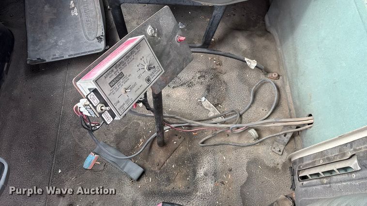 image for item ED2389 2003 International 4300 flatbed truck