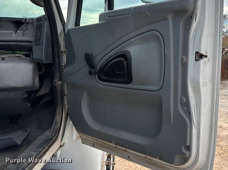 image for item ED2389 2003 International 4300 flatbed truck