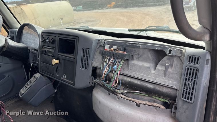 image for item ED2389 2003 International 4300 flatbed truck