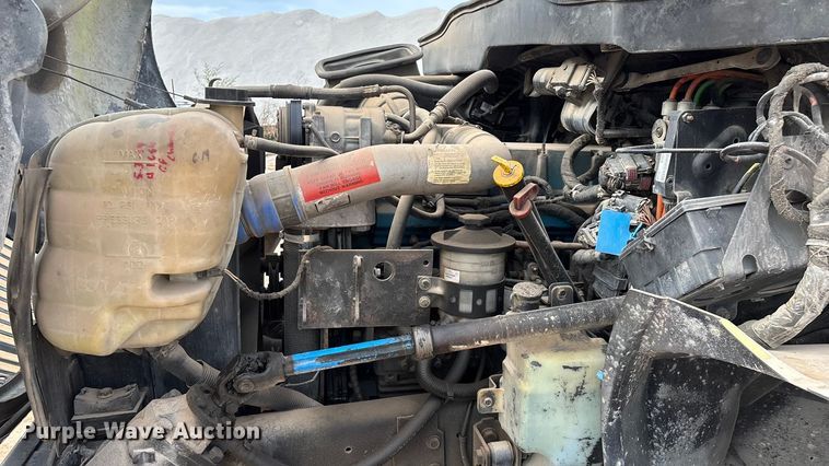 image for item ED2389 2003 International 4300 flatbed truck