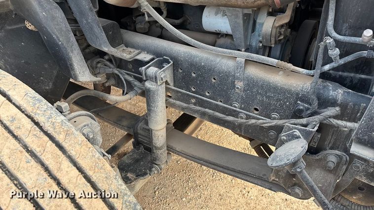 image for item ED2389 2003 International 4300 flatbed truck