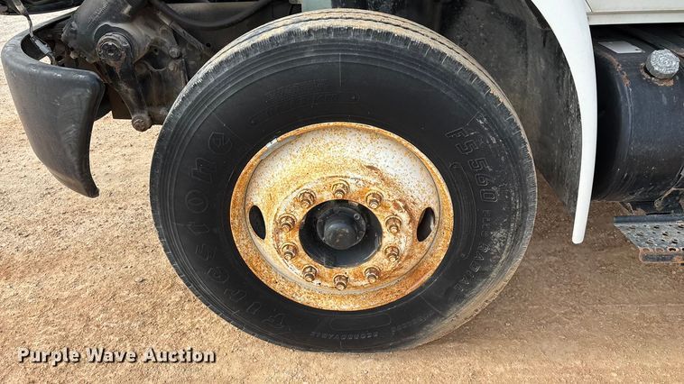 image for item ED2389 2003 International 4300 flatbed truck