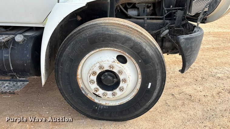 image for item ED2389 2003 International 4300 flatbed truck