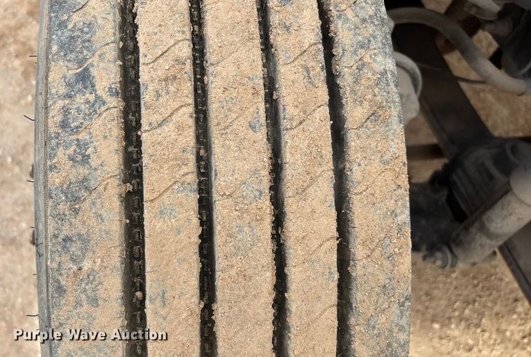 image for item ED2389 2003 International 4300 flatbed truck