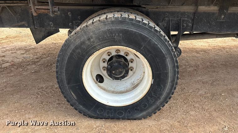 image for item ED2389 2003 International 4300 flatbed truck