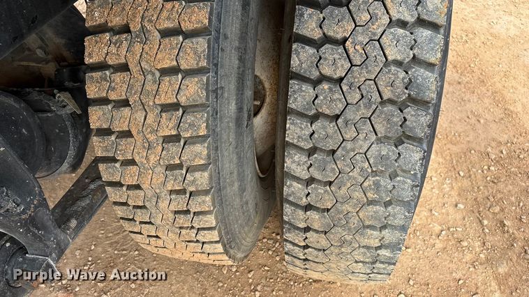 image for item ED2389 2003 International 4300 flatbed truck