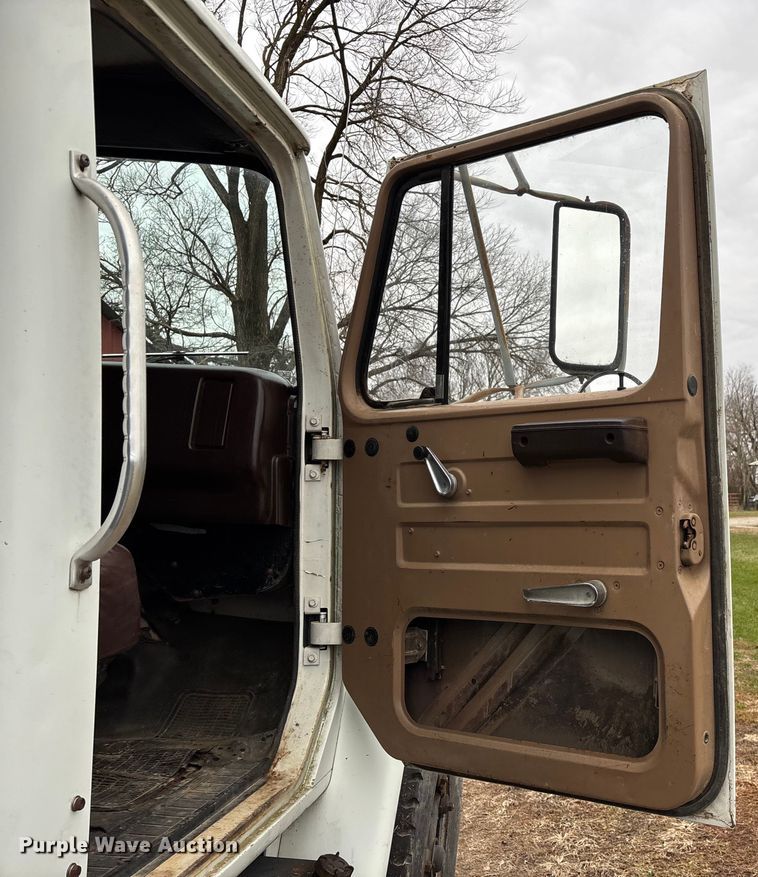 image for item ED2455 1986 International S1600 dump truck