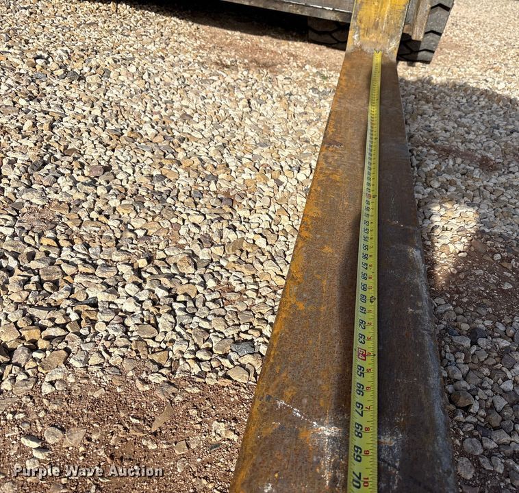 image for item EF6276 Hyster H210HD forklift