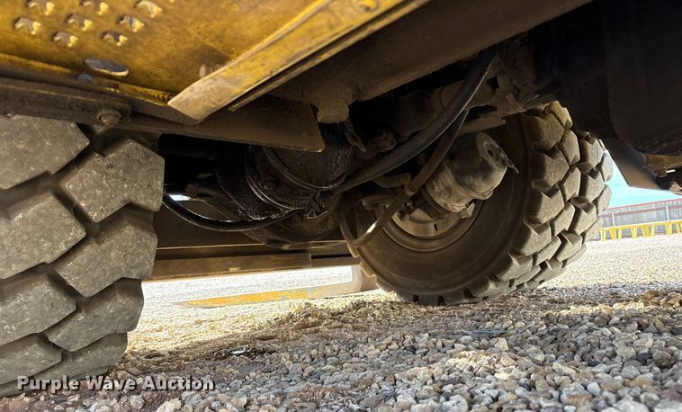 image for item EF6276 Hyster H210HD forklift