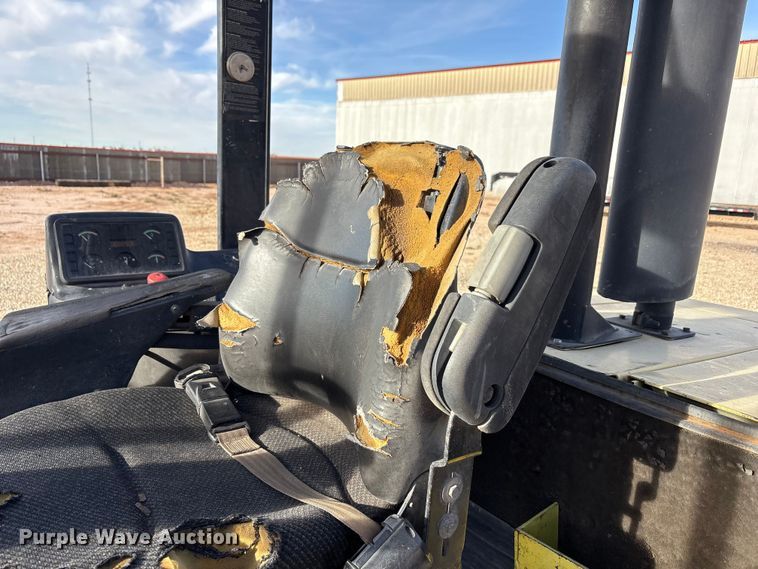 image for item EF6276 Hyster H210HD forklift