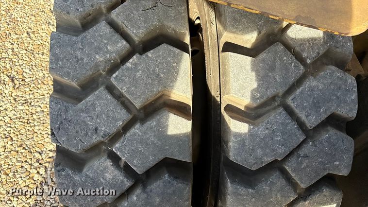 image for item EF6276 Hyster H210HD forklift