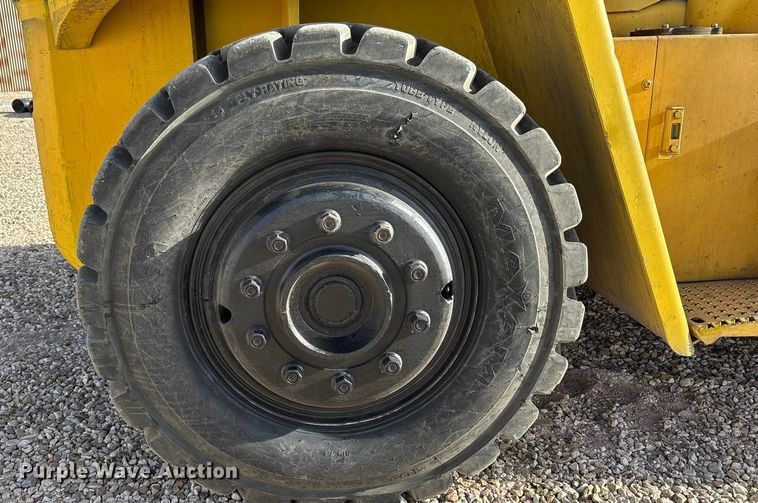 image for item EF6276 Hyster H210HD forklift