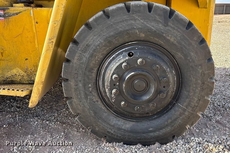 image for item EF6276 Hyster H210HD forklift