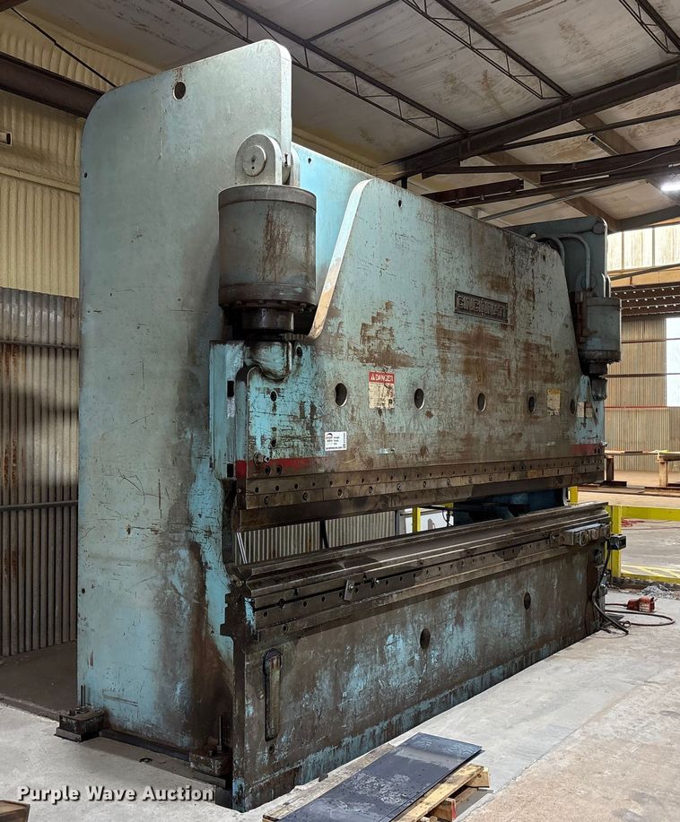 image for item EF6300 Cincinnati 300 H series X 14' press break