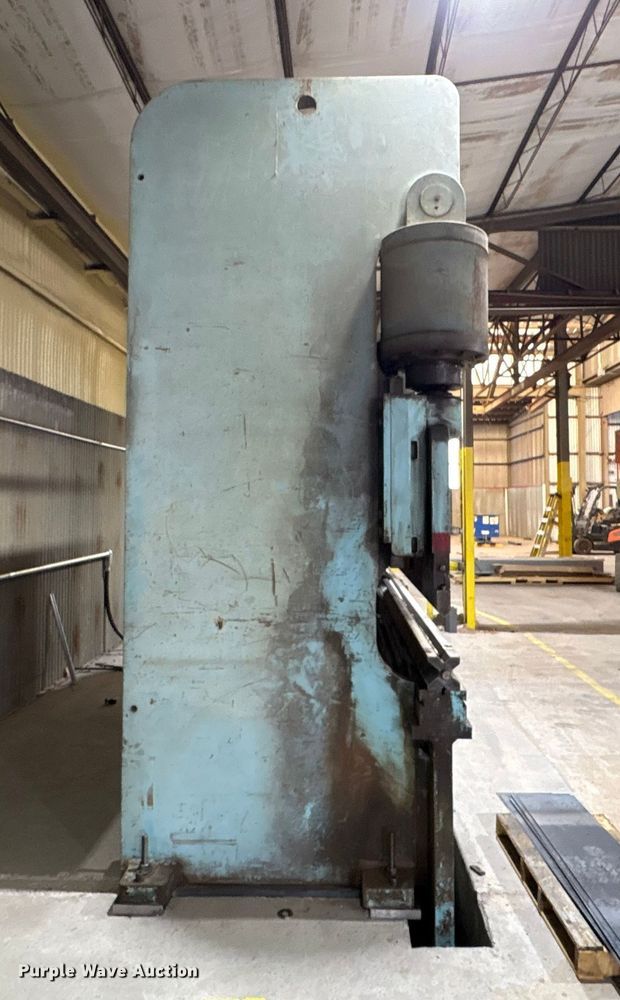 image for item EF6300 Cincinnati 300 H series X 14' press break