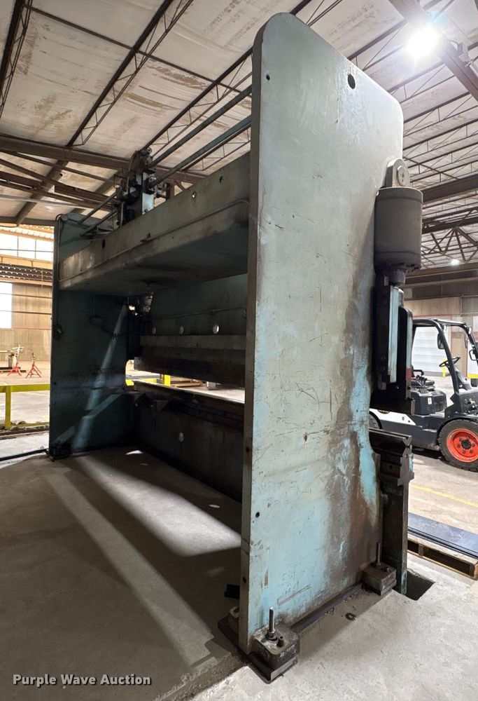 image for item EF6300 Cincinnati 300 H series X 14' press break