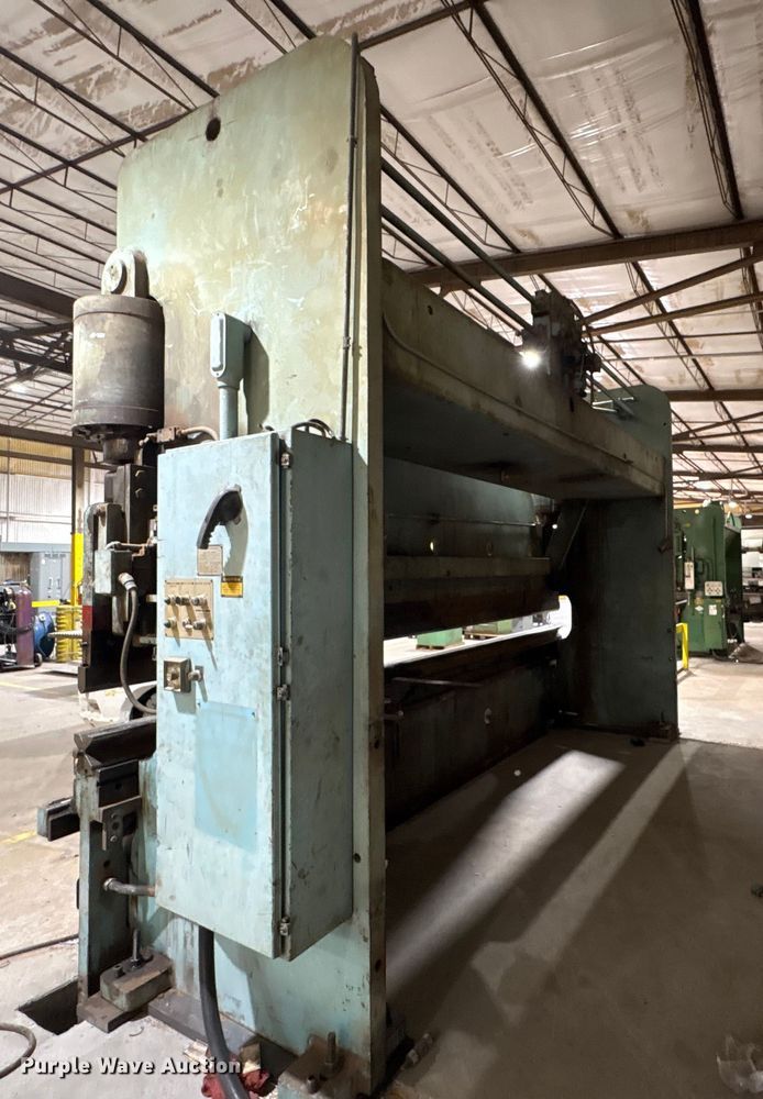 image for item EF6300 Cincinnati 300 H series X 14' press break