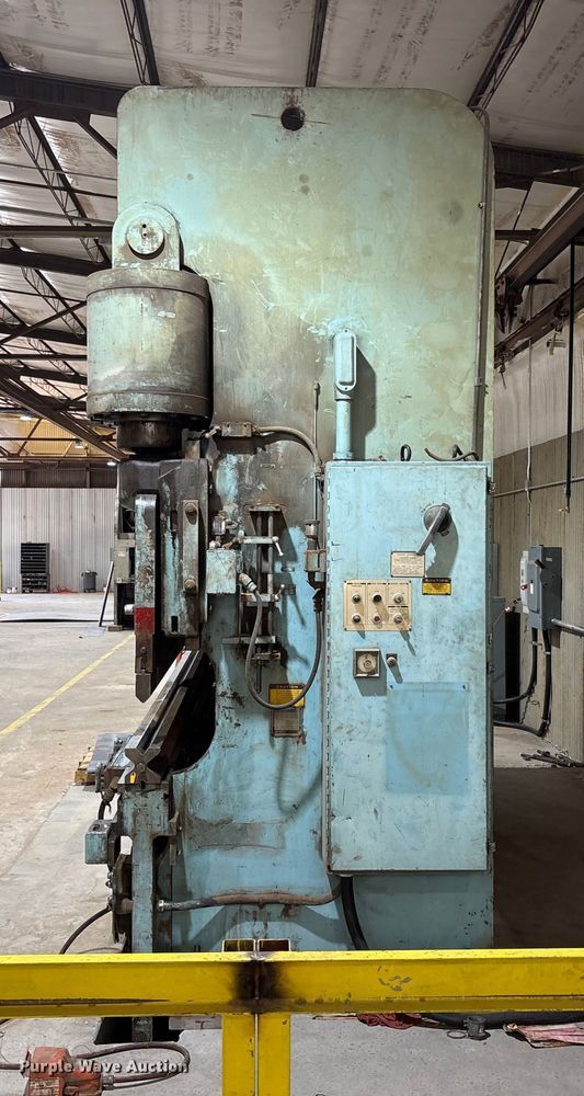image for item EF6300 Cincinnati 300 H series X 14' press break