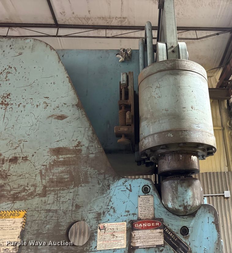 image for item EF6300 Cincinnati 300 H series X 14' press break